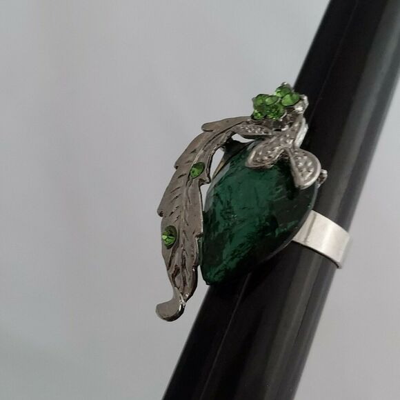 Large Green Strawberry Leaf Cocktail Ring Rhinestone Silver Tone Adjustable 7.5 - Picture 4 of 8